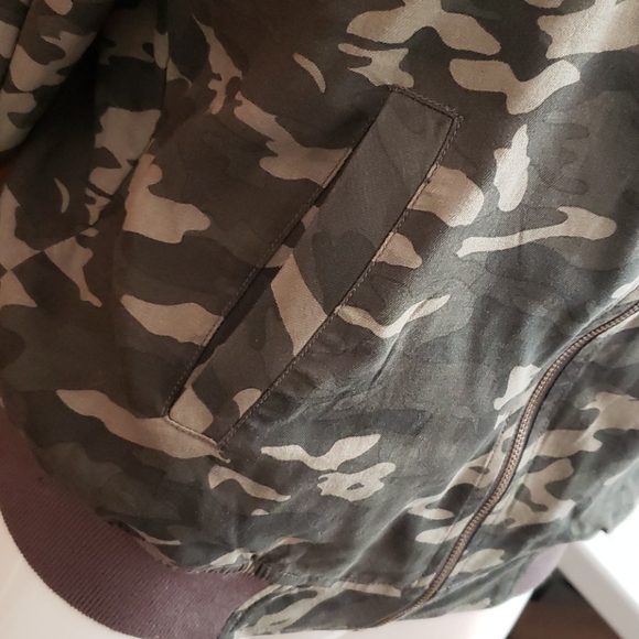 Jacket - Picture 4 of 9